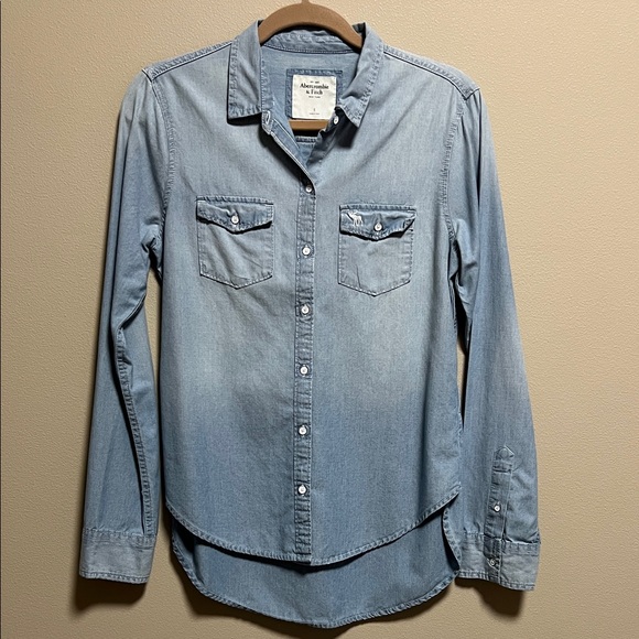 Abercrombie & Fitch Tops - Abercrombie & Fitch Ombré Denim Shirt